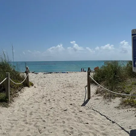 Castle Beach Studio,Tennis Court And Swimming Pool With Beach Access-3